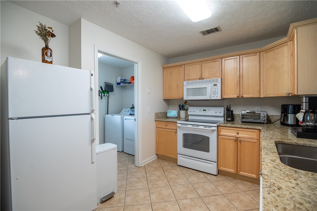 402 W GLENN AVENUE B306