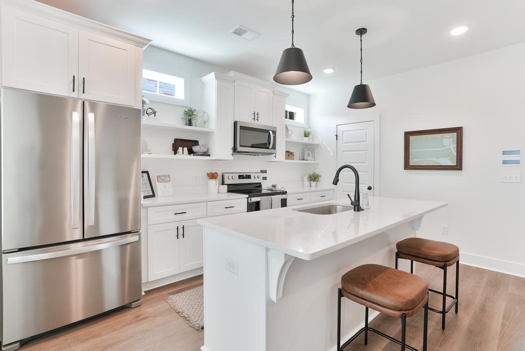 1102 WOODLAND CIRCLE