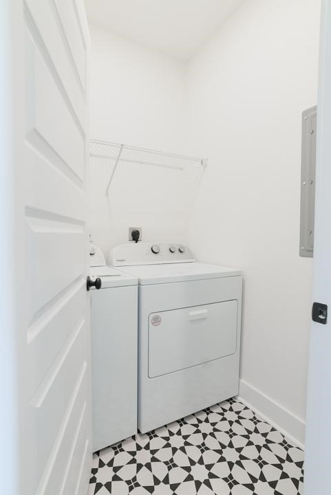 1102 WOODLAND CIRCLE