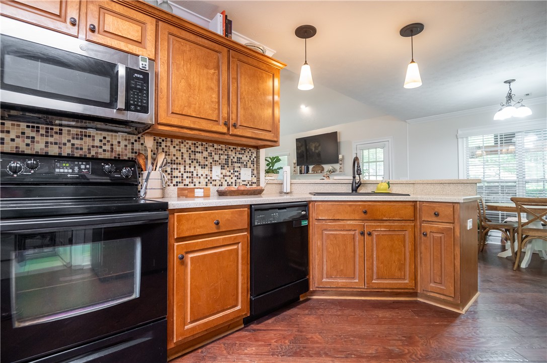 1818 SHADOW BEND LANE