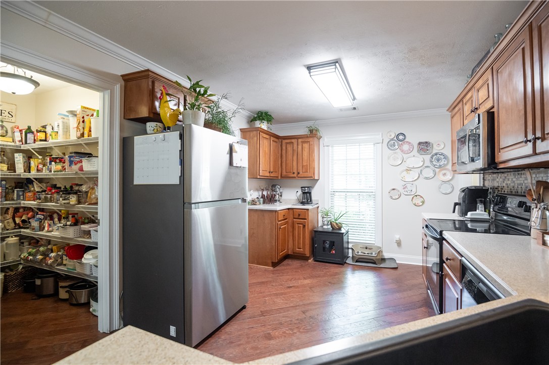 1818 SHADOW BEND LANE