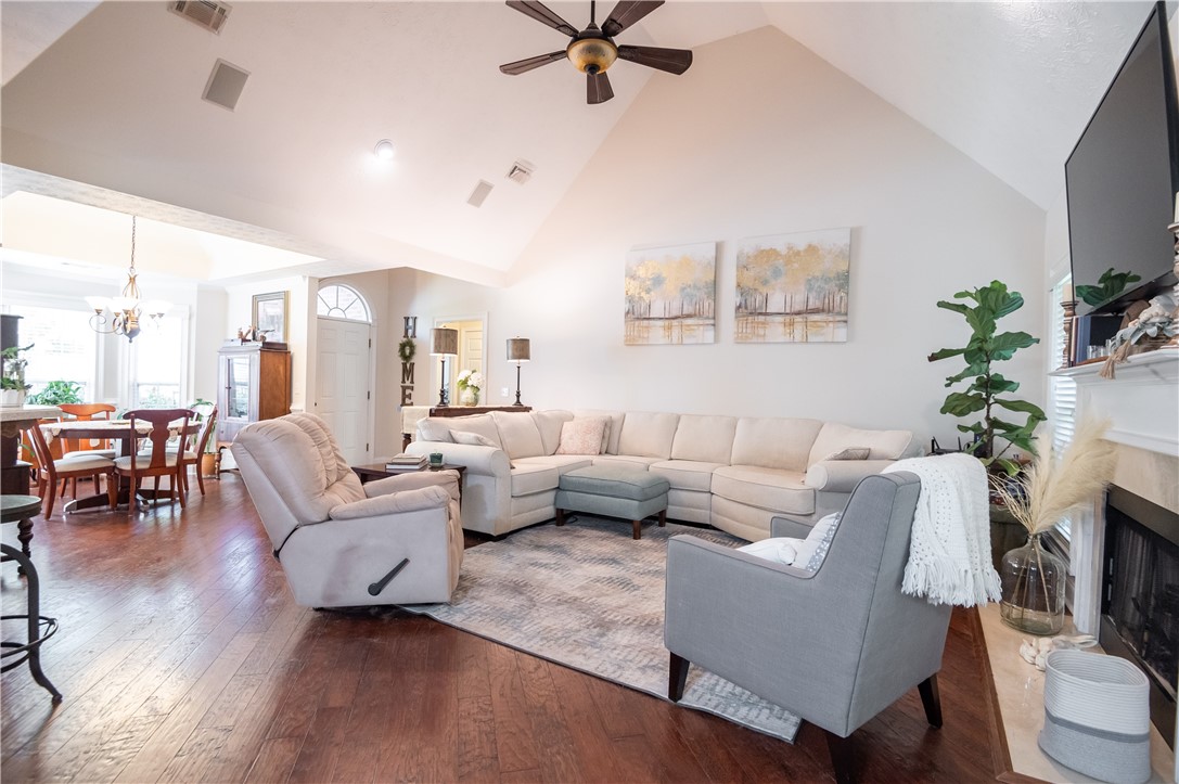 1818 SHADOW BEND LANE