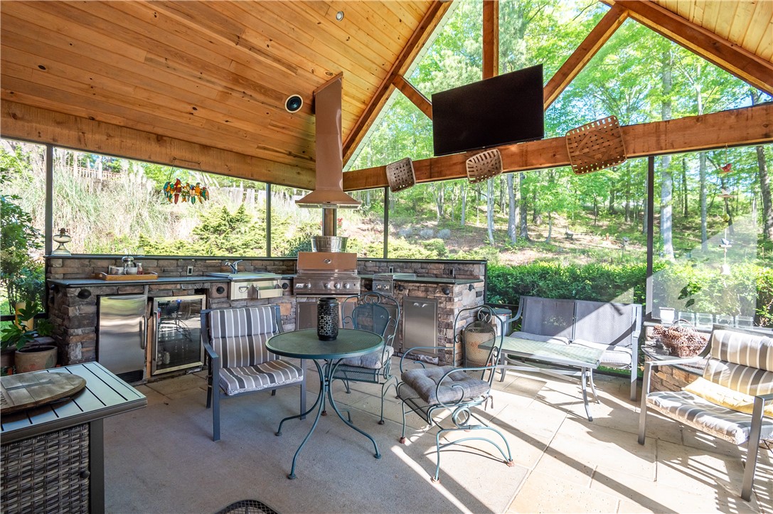 1818 SHADOW BEND LANE