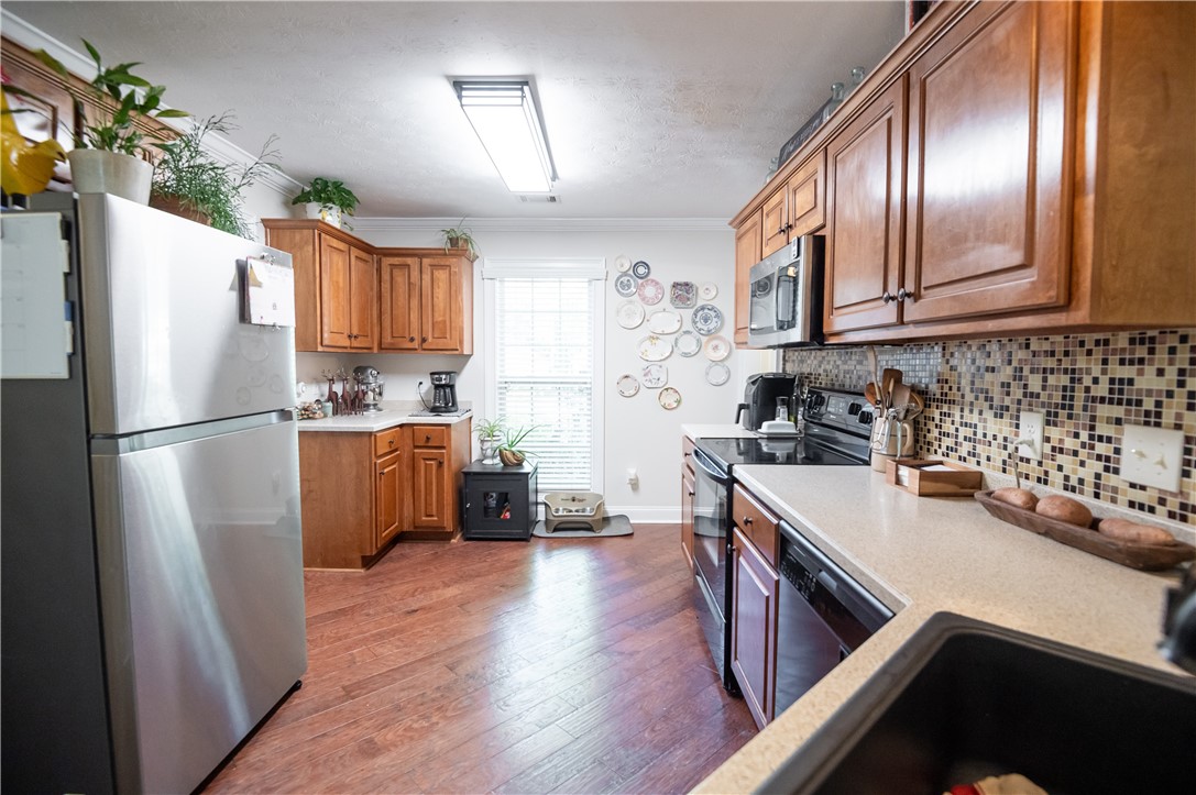 1818 SHADOW BEND LANE