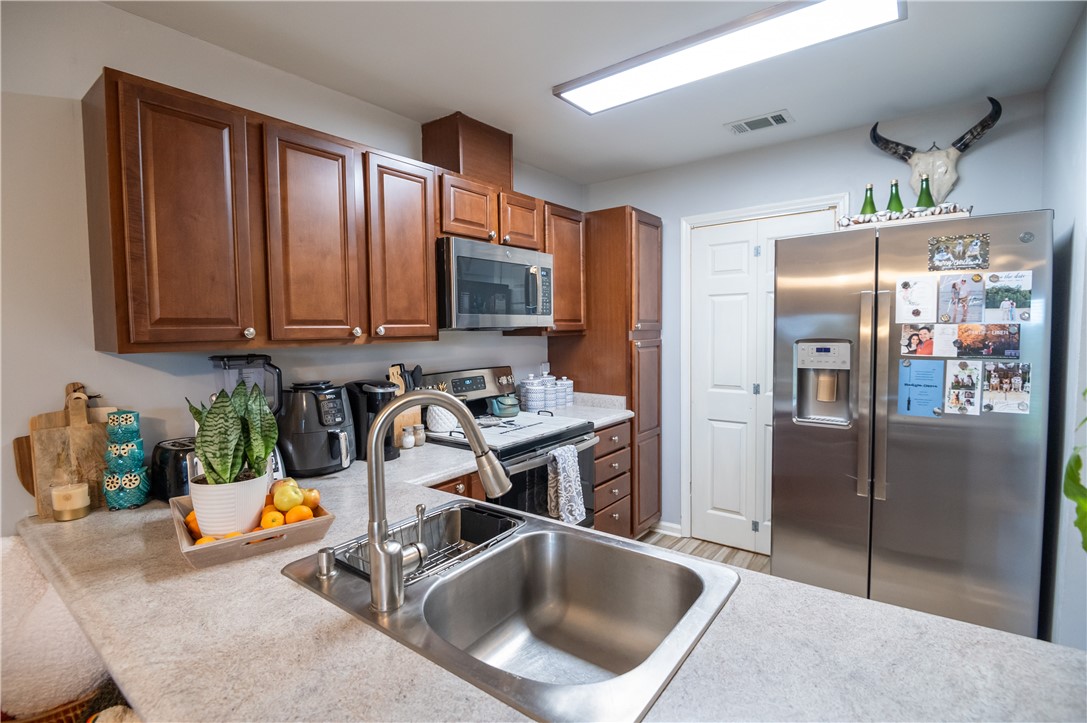 1000 STONEGATE DRIVE E