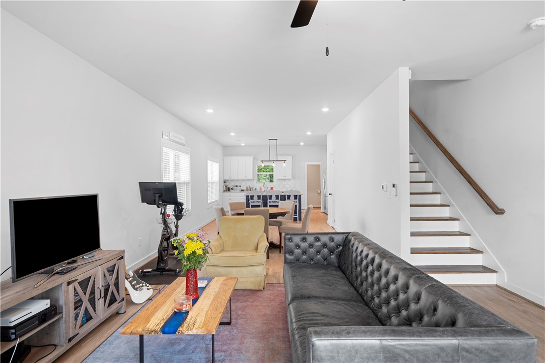 734 NORTHERN VILLAGE COURT