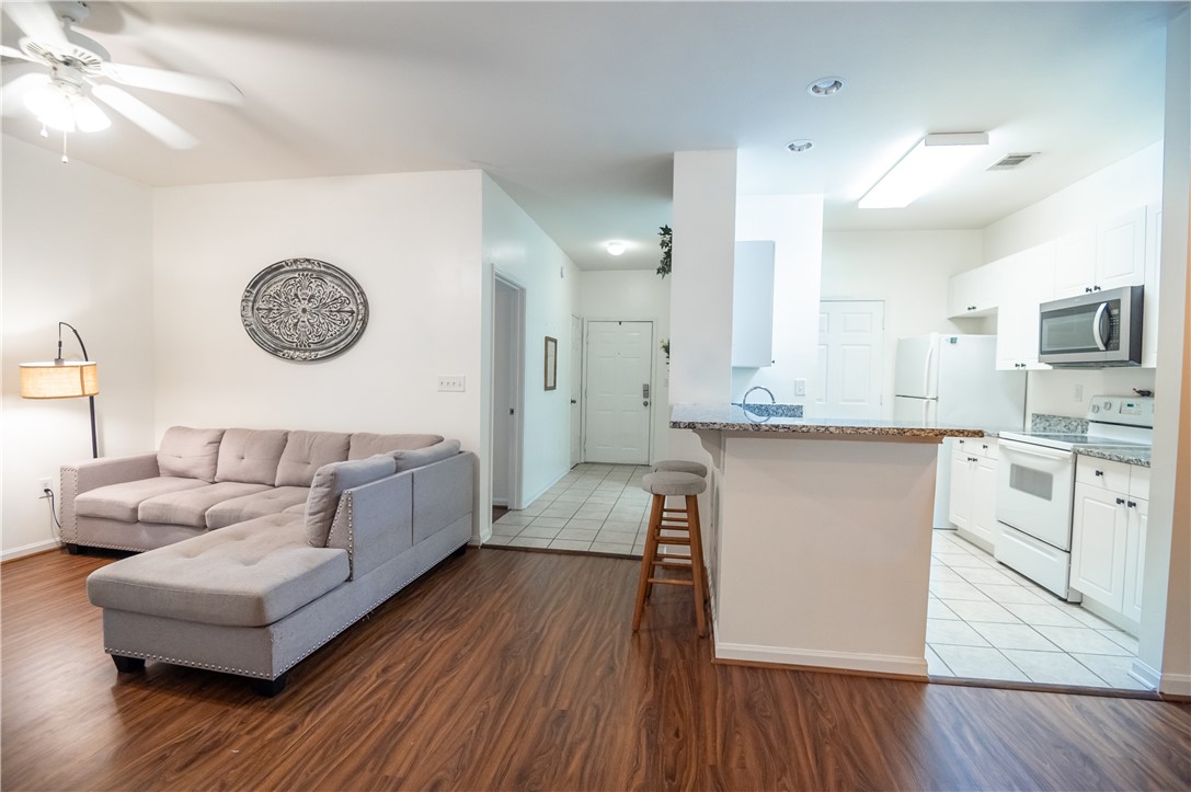 3297 S COLLEGE STREET F202