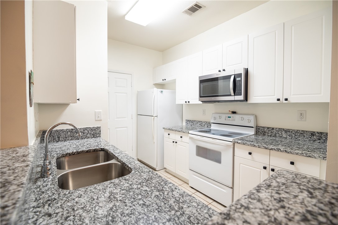 3297 S COLLEGE STREET F202