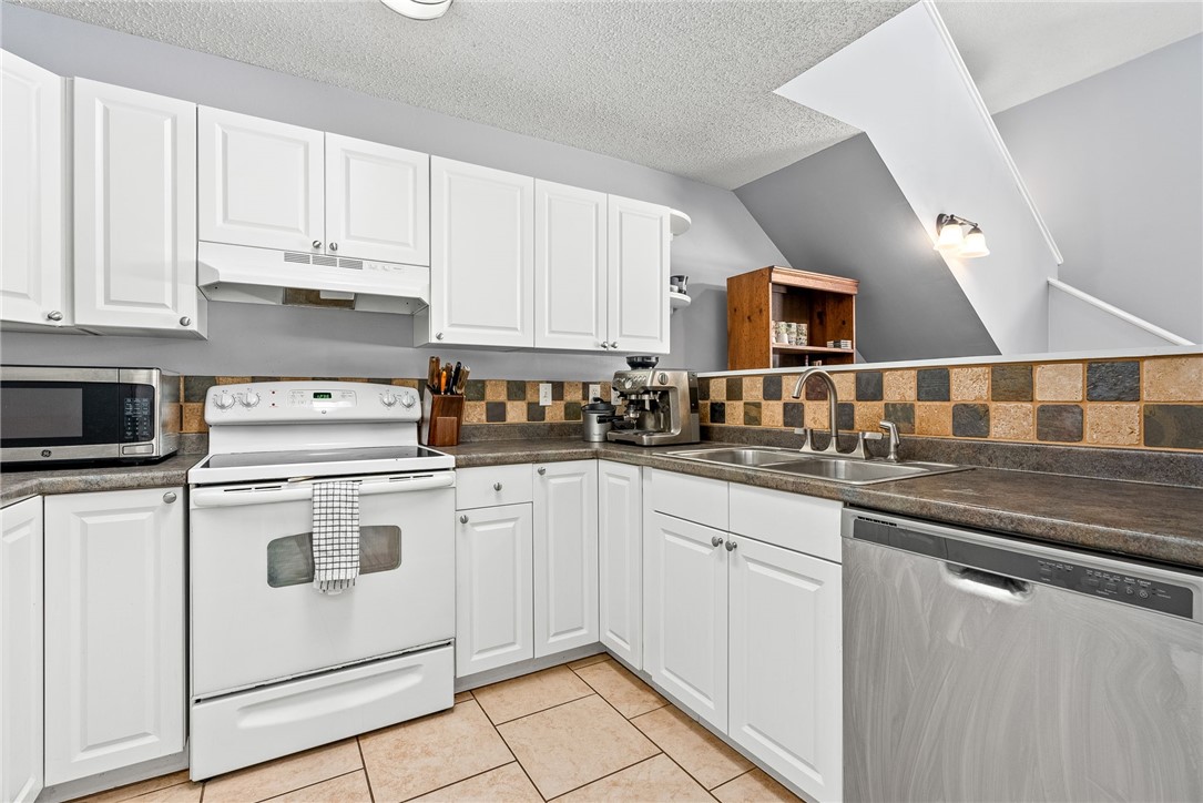 1009 STONEGATE DRIVE E