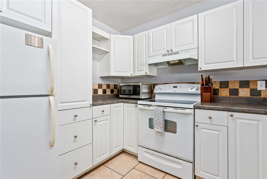 1009 STONEGATE DRIVE E