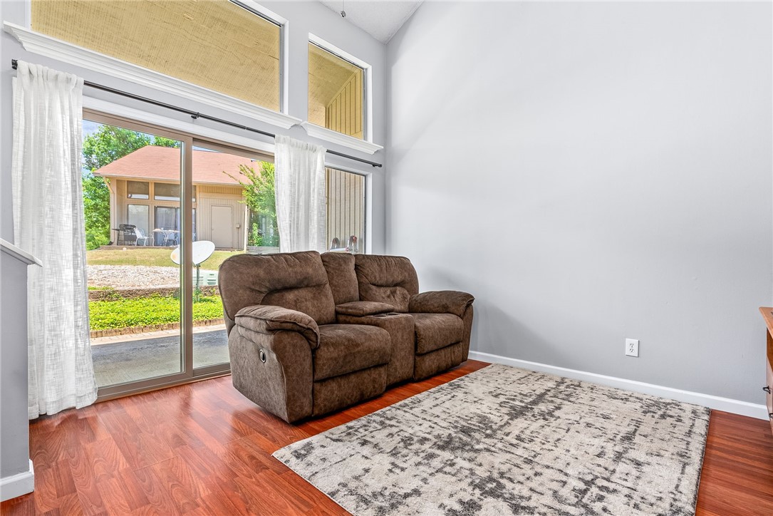 1009 STONEGATE DRIVE E