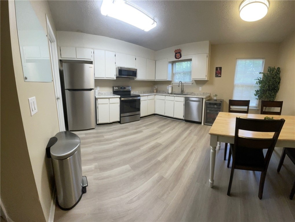 150 E UNIVERSITY DRIVE C204