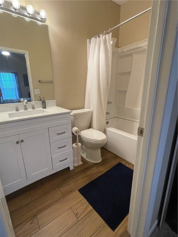 150 E UNIVERSITY DRIVE C204