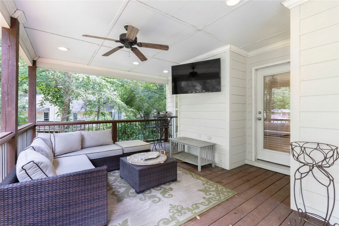 1389 E UNIVERSITY DRIVE