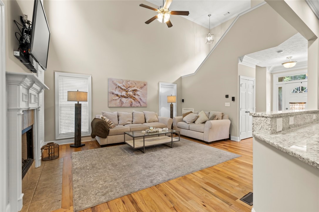 1389 E UNIVERSITY DRIVE