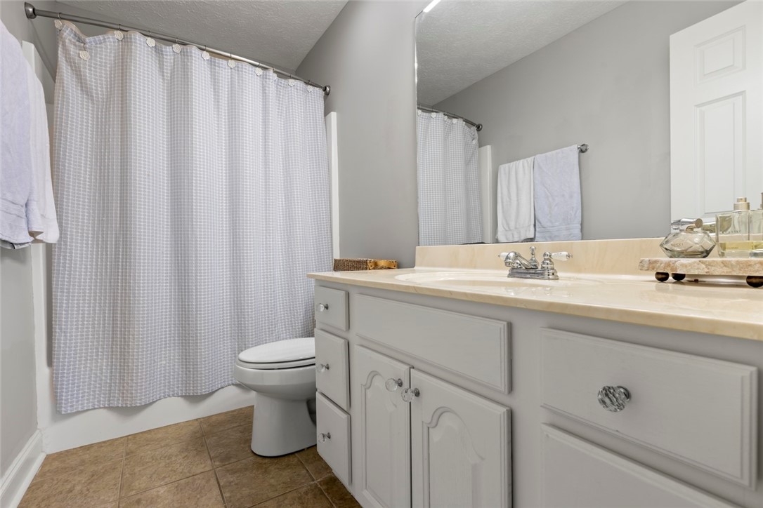 1389 E UNIVERSITY DRIVE