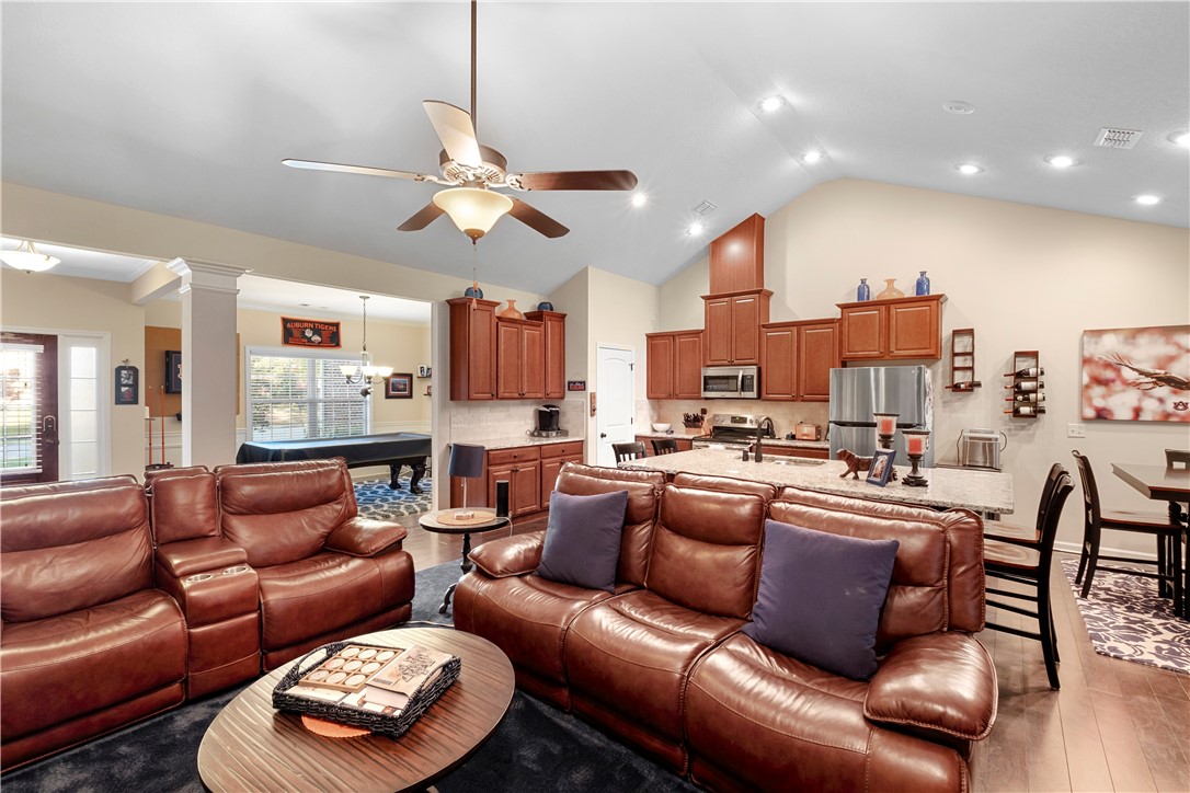 1433 CLOVERBROOK CIRCLE