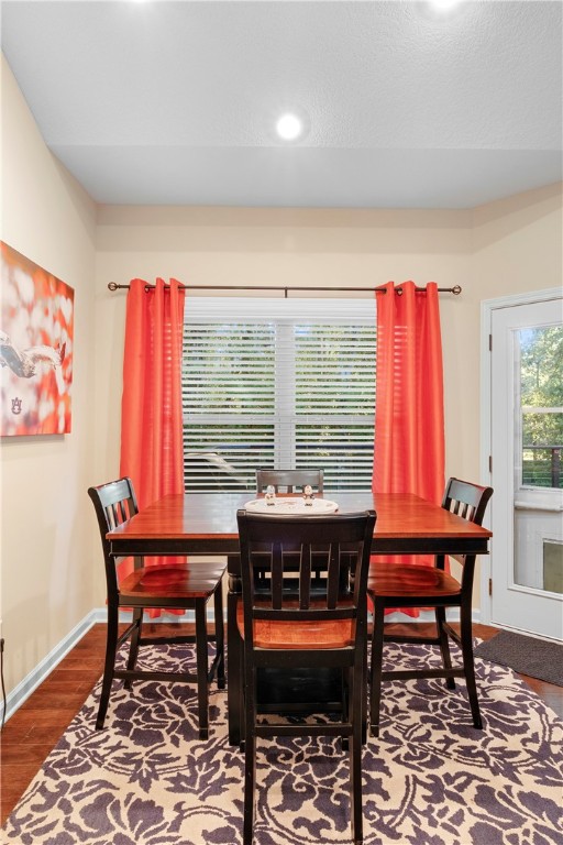 1433 CLOVERBROOK CIRCLE