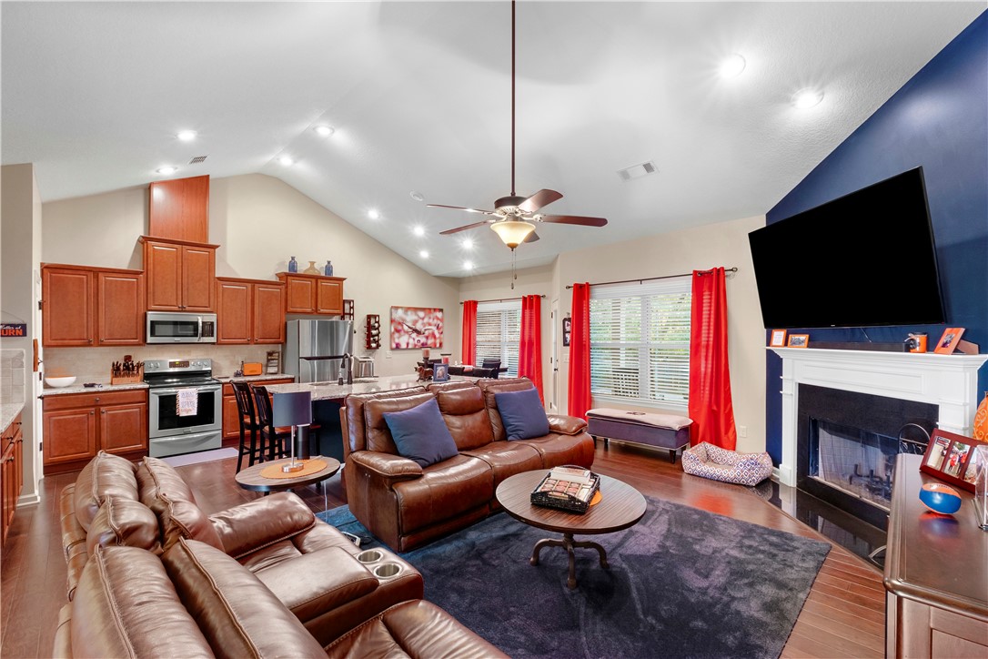 1433 CLOVERBROOK CIRCLE