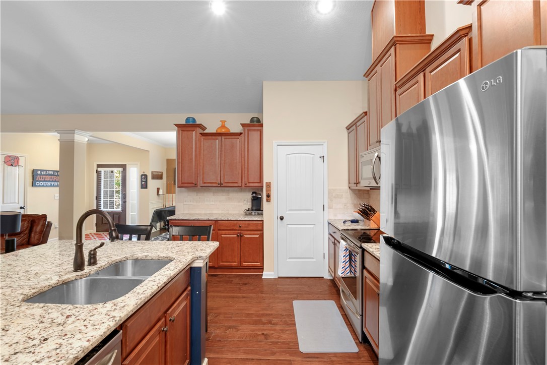 1433 CLOVERBROOK CIRCLE