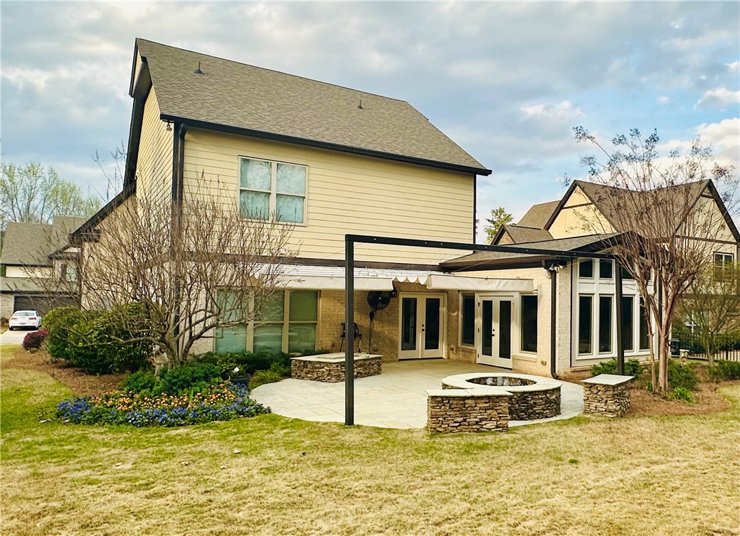 2237 N DONAHUE DRIVE