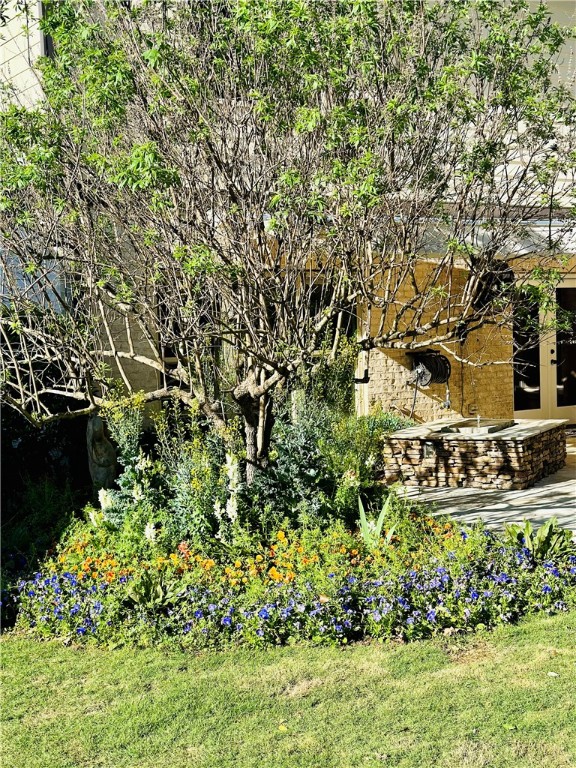 2237 N DONAHUE DRIVE