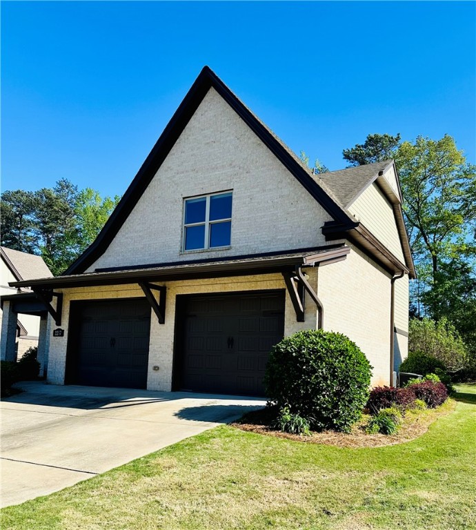 2237 N DONAHUE DRIVE