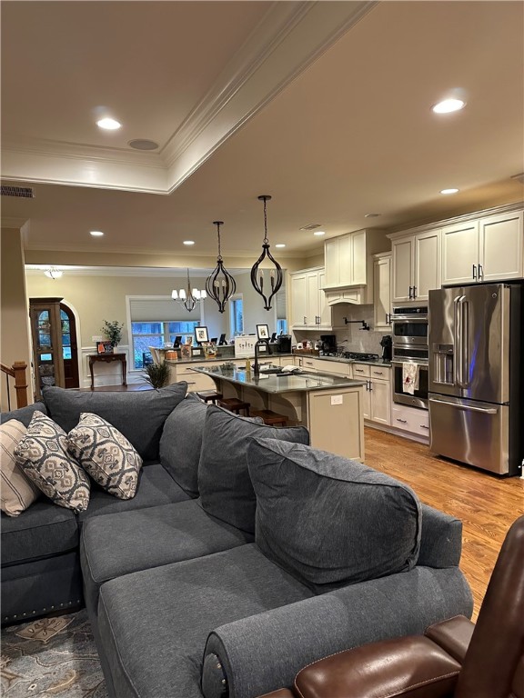 2237 N DONAHUE DRIVE