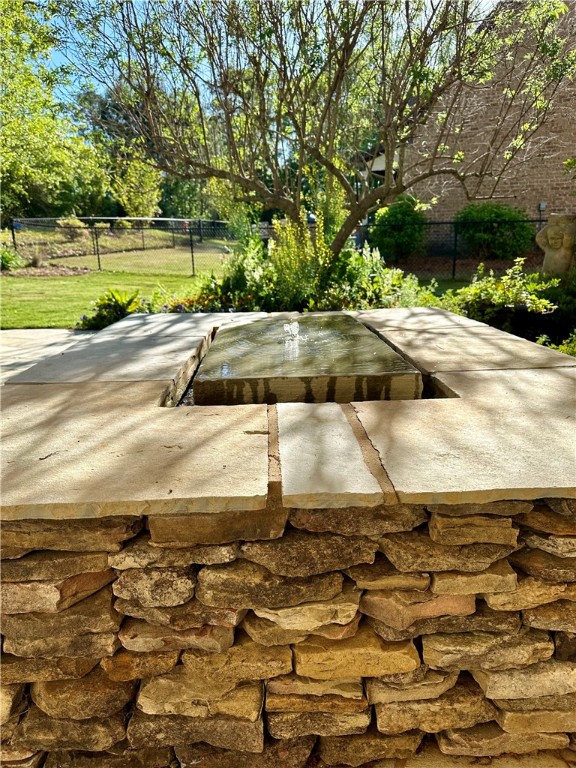 2237 N DONAHUE DRIVE