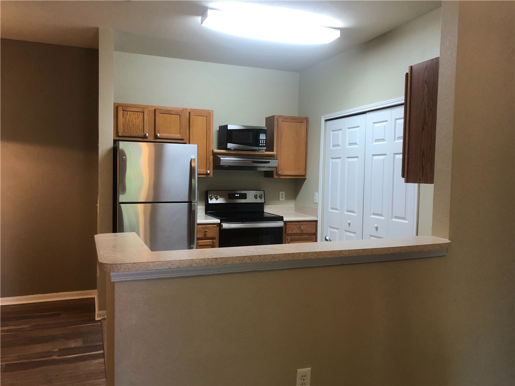 447 W LONGLEAF DRIVE 1516