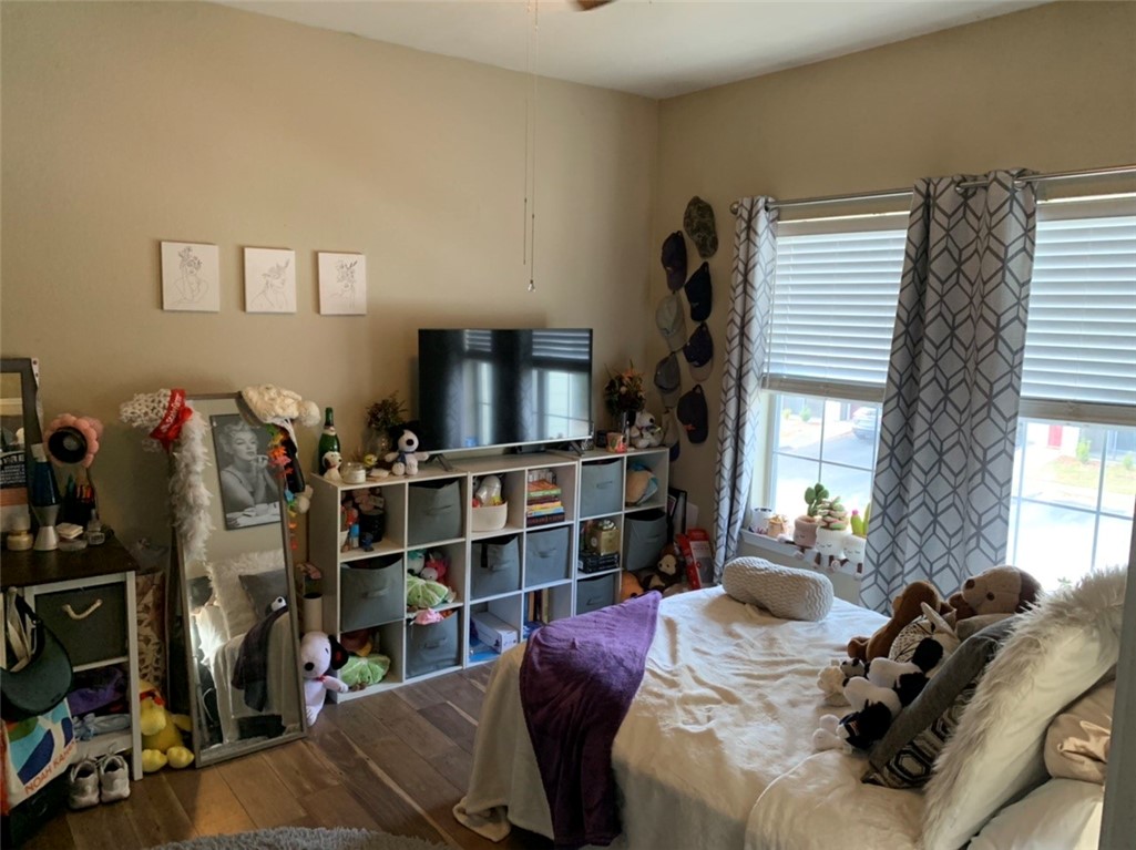 447 W LONGLEAF DRIVE 1516