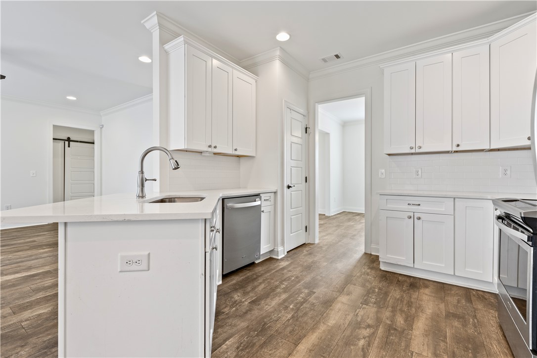 1653 ACADEMY DRIVE 1605