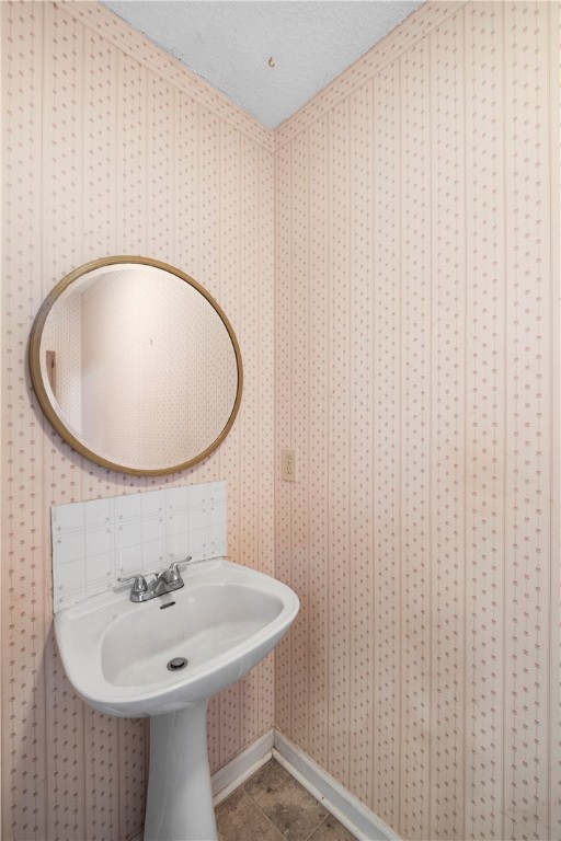 541 SUMMERTREES DRIVE