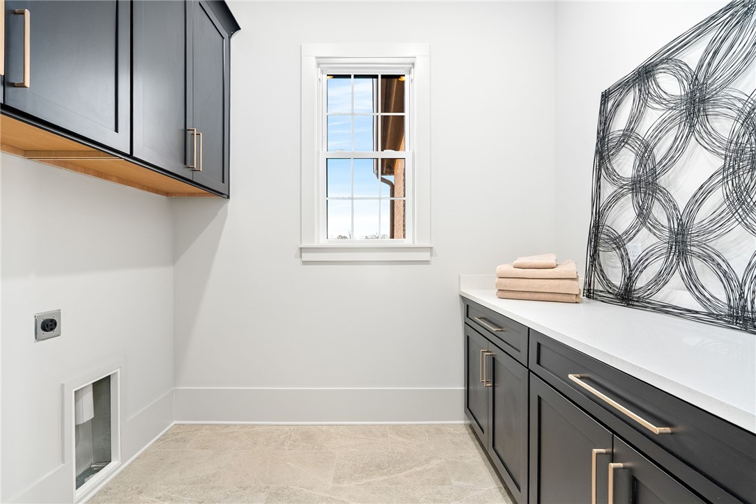 810 SUMMERLIN CIRCLE