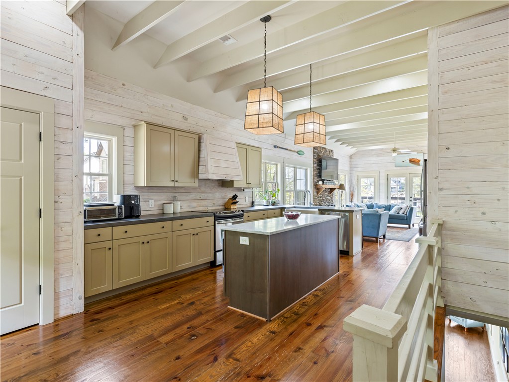 80 HONEYSUCKLE COURT