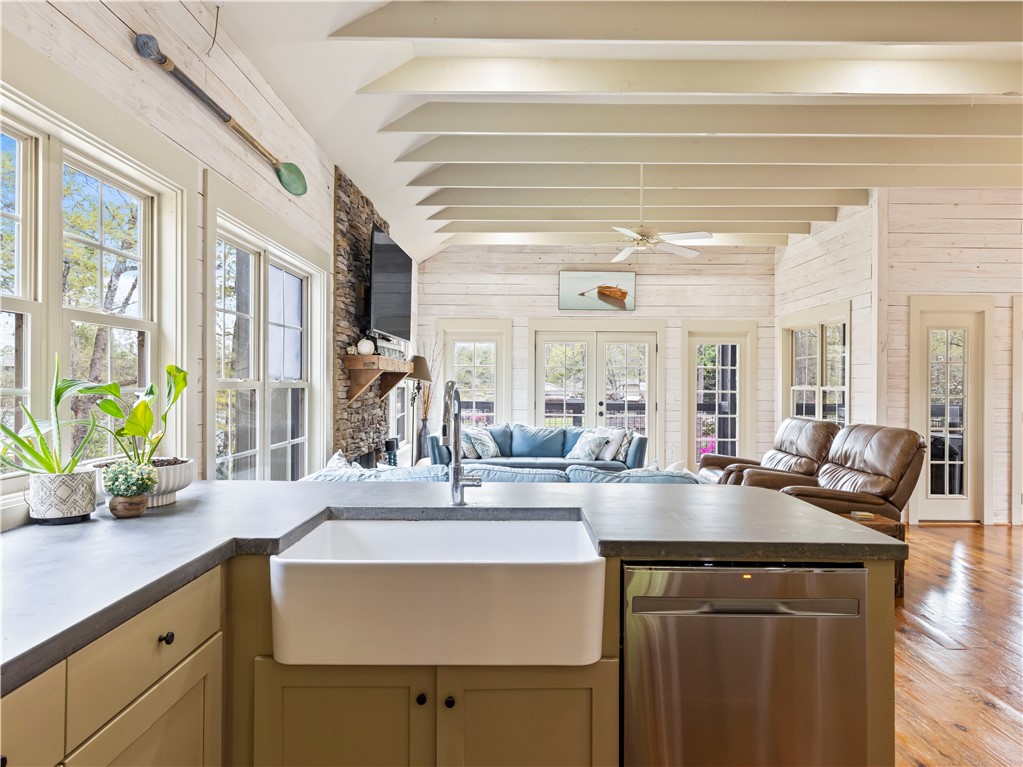 80 HONEYSUCKLE COURT