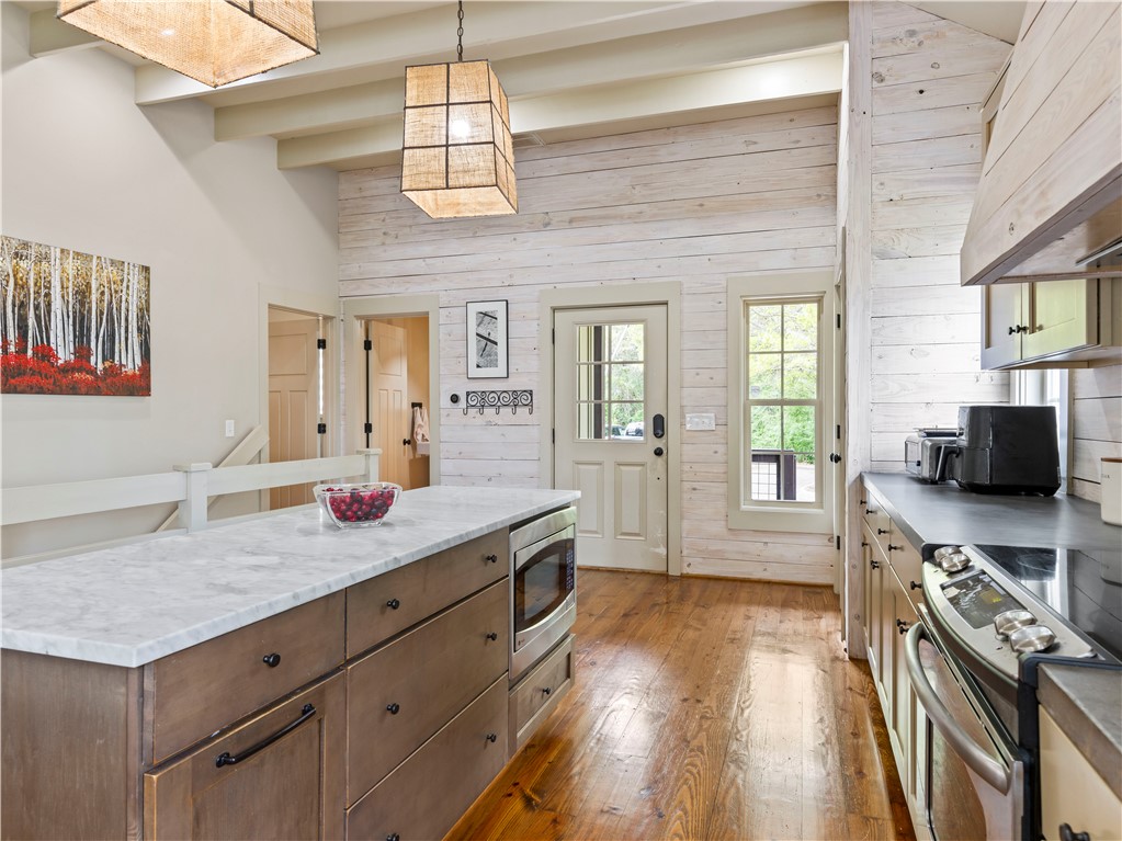 80 HONEYSUCKLE COURT