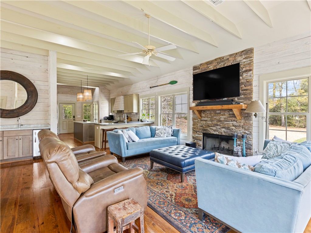 80 HONEYSUCKLE COURT