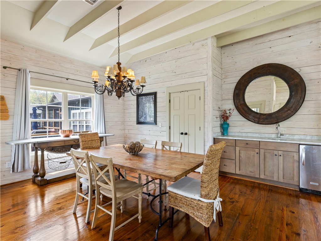 80 HONEYSUCKLE COURT