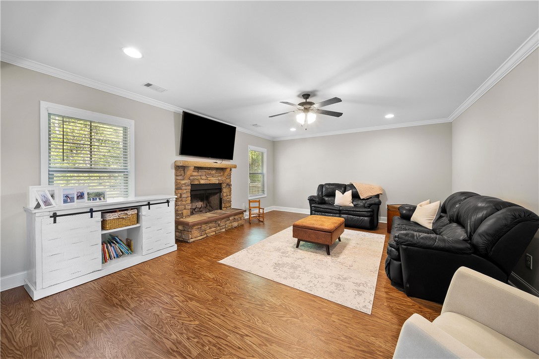 2717 CARRIAGE HOUSE LANE