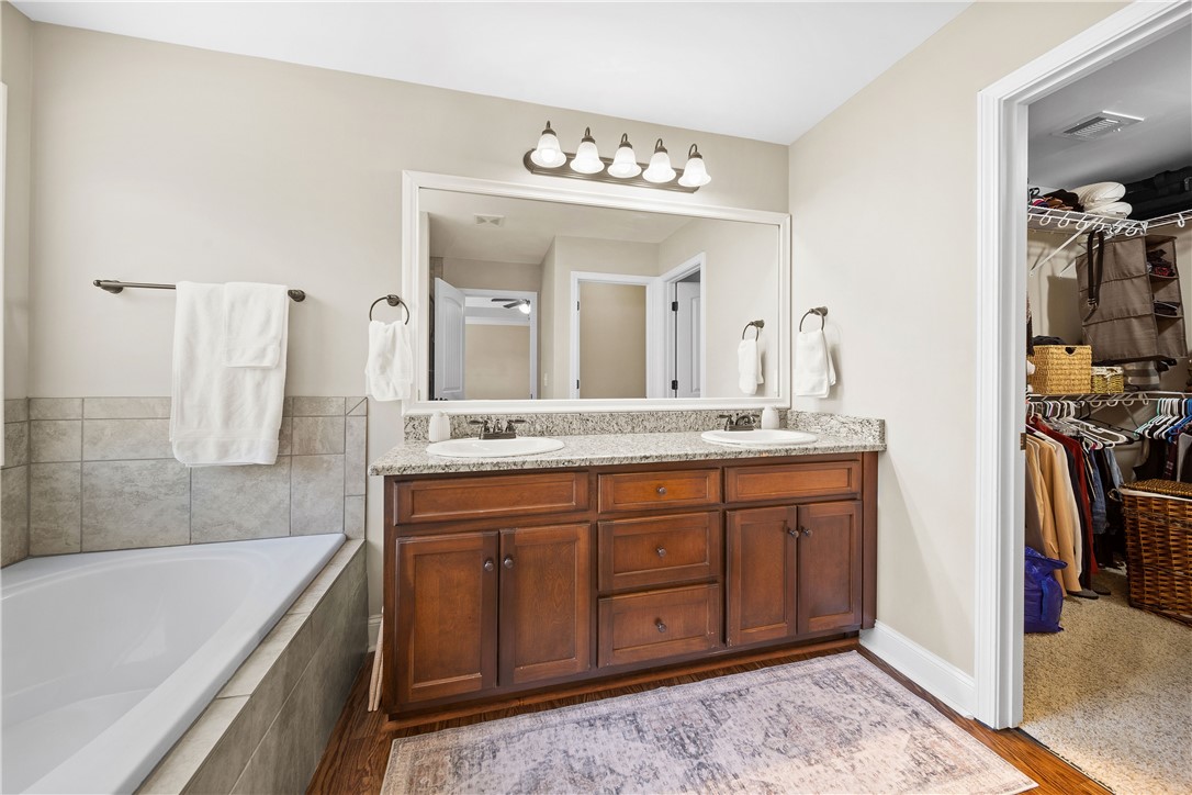 2717 CARRIAGE HOUSE LANE