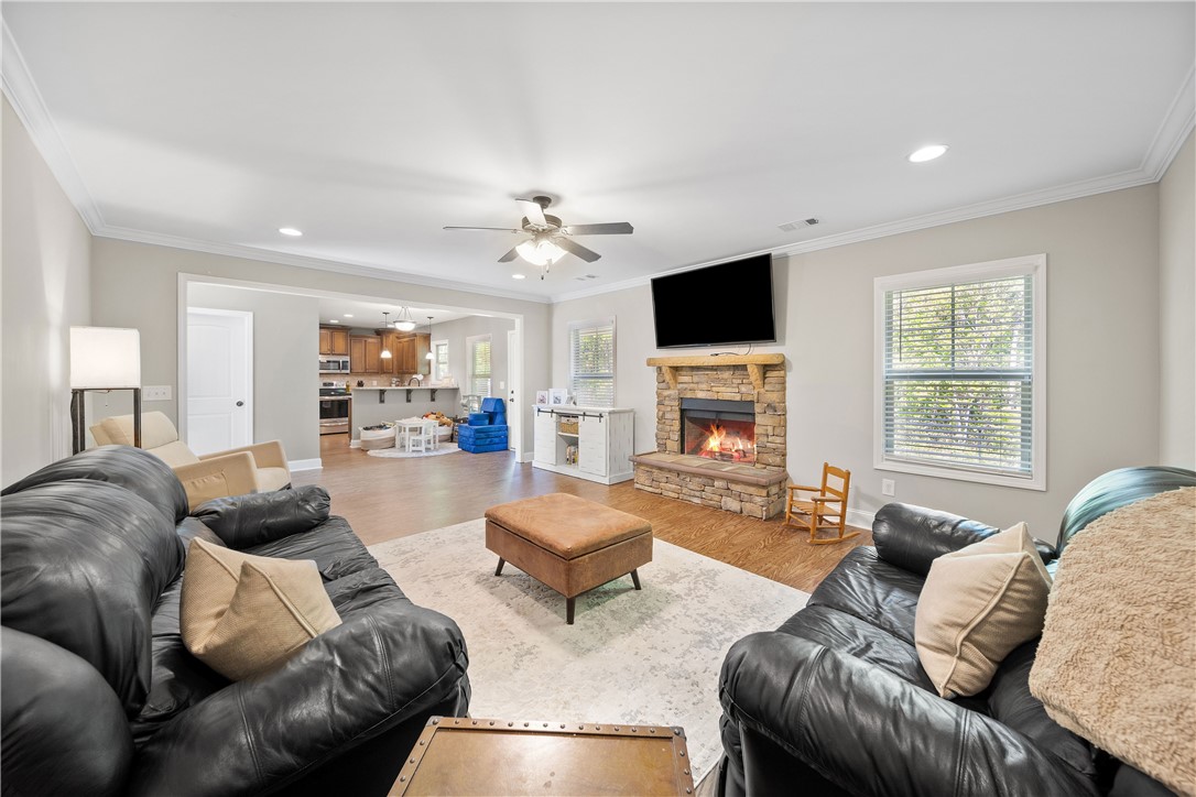 2717 CARRIAGE HOUSE LANE