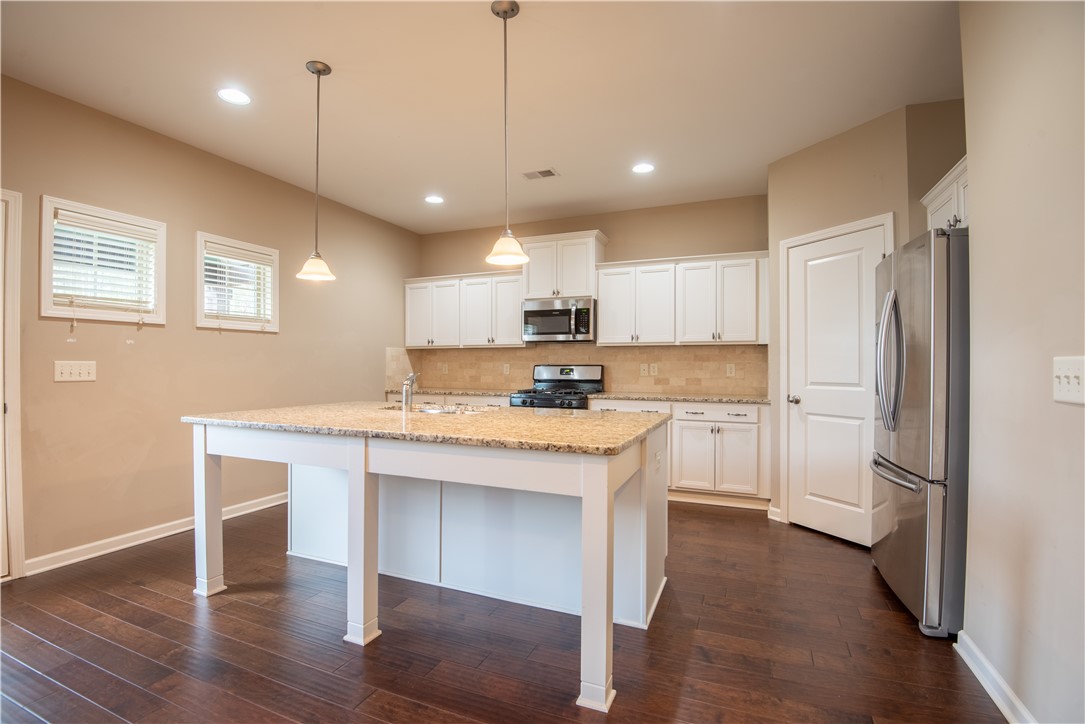 835 W RICHLAND CIRCLE