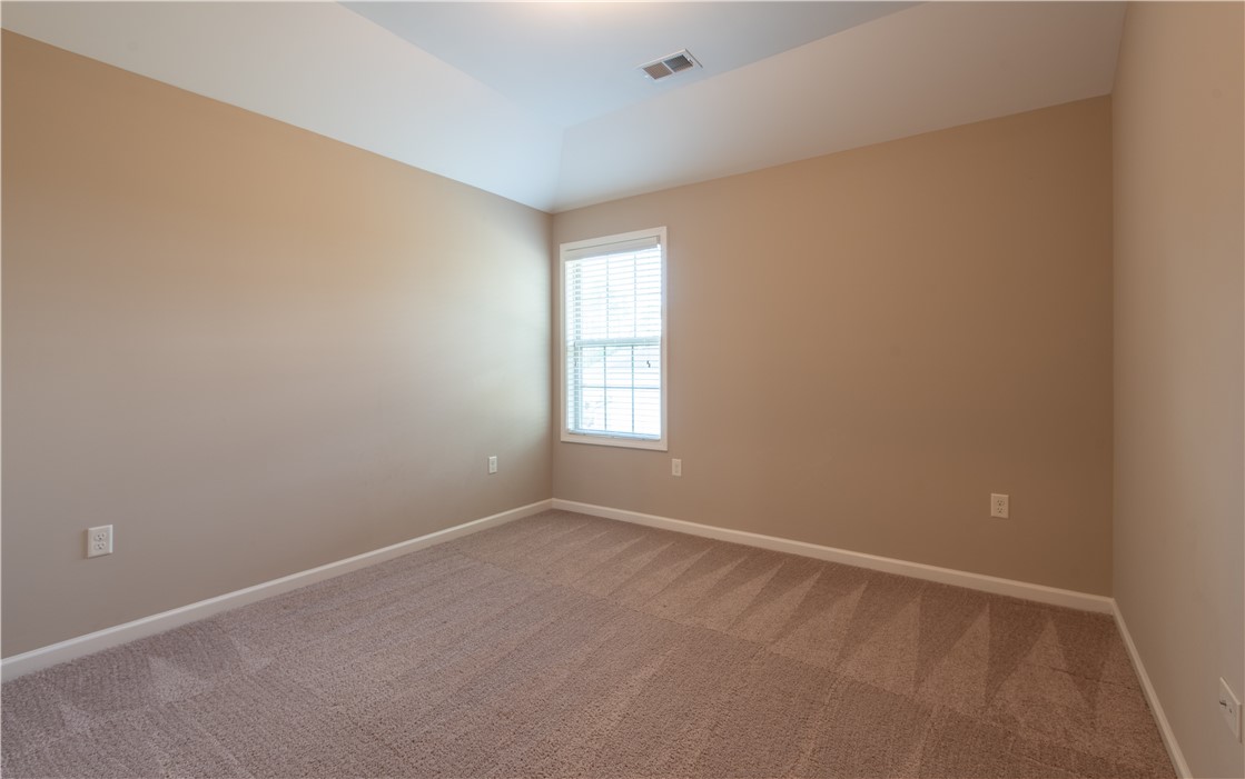 835 W RICHLAND CIRCLE