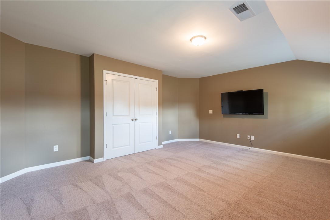 835 W RICHLAND CIRCLE