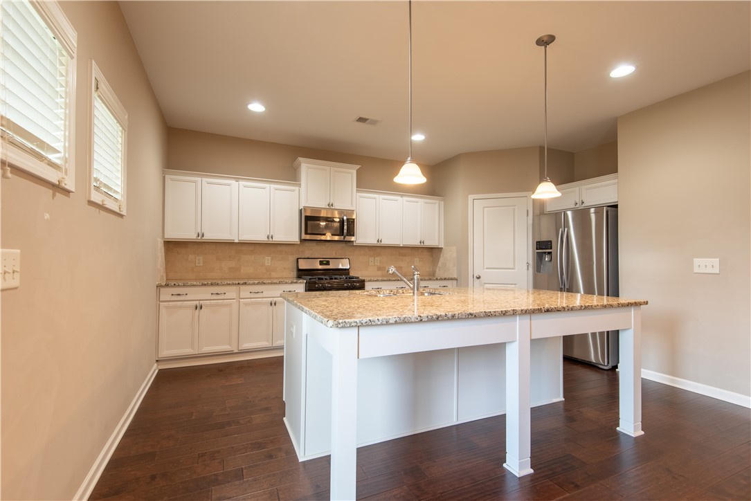 835 W RICHLAND CIRCLE