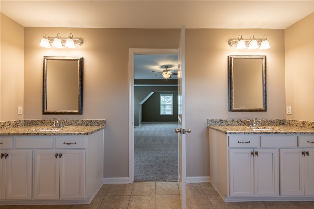 835 W RICHLAND CIRCLE