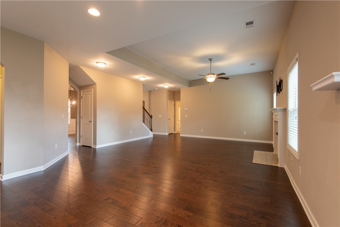 835 W RICHLAND CIRCLE