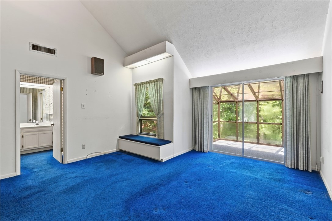 711 OAK KNOLL CIRCLE