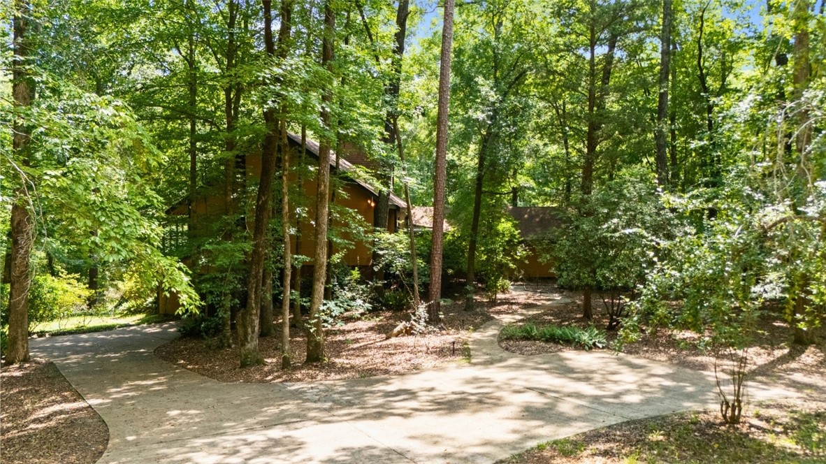 711 OAK KNOLL CIRCLE